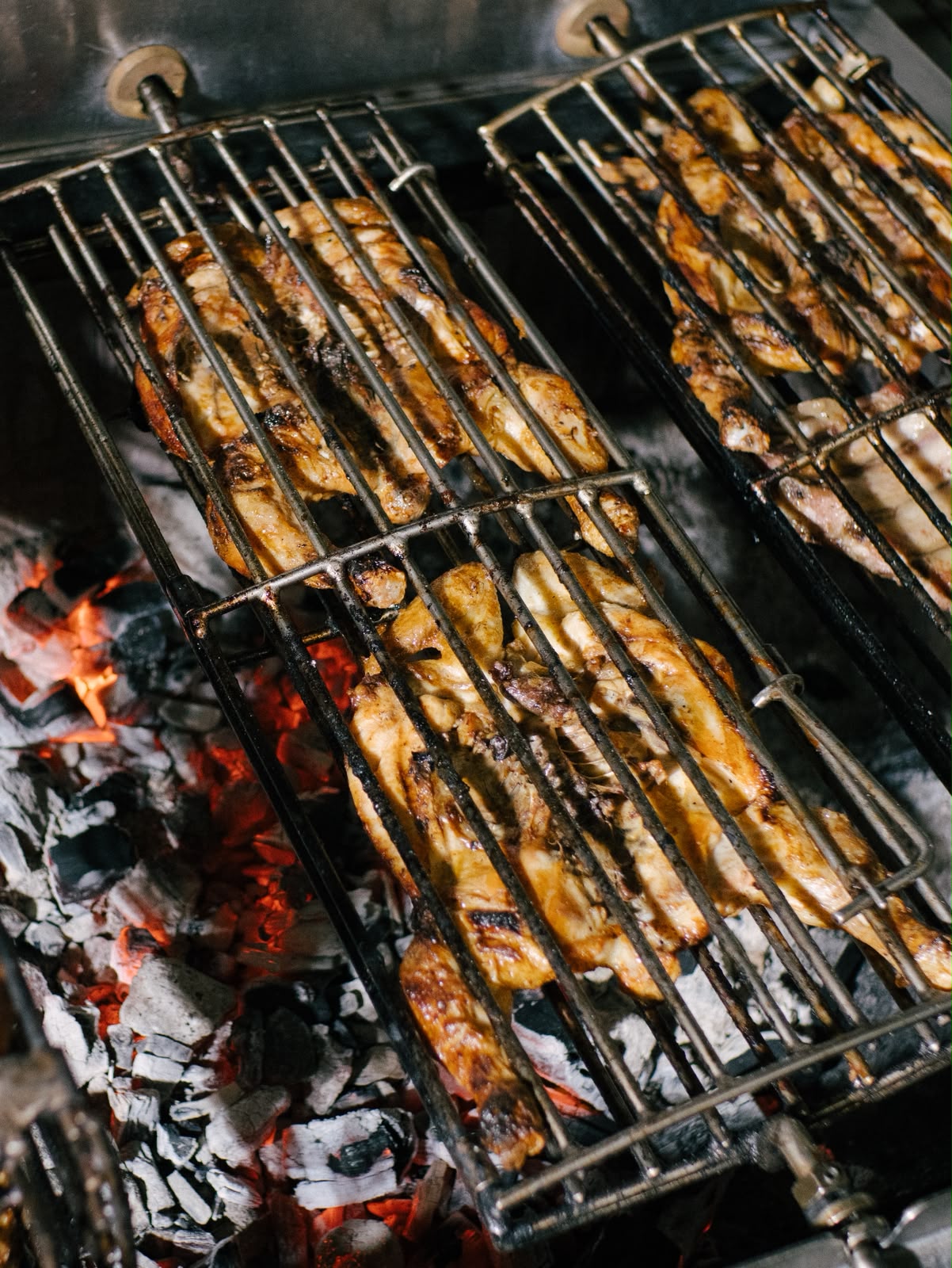 Frango grelhado no carvão